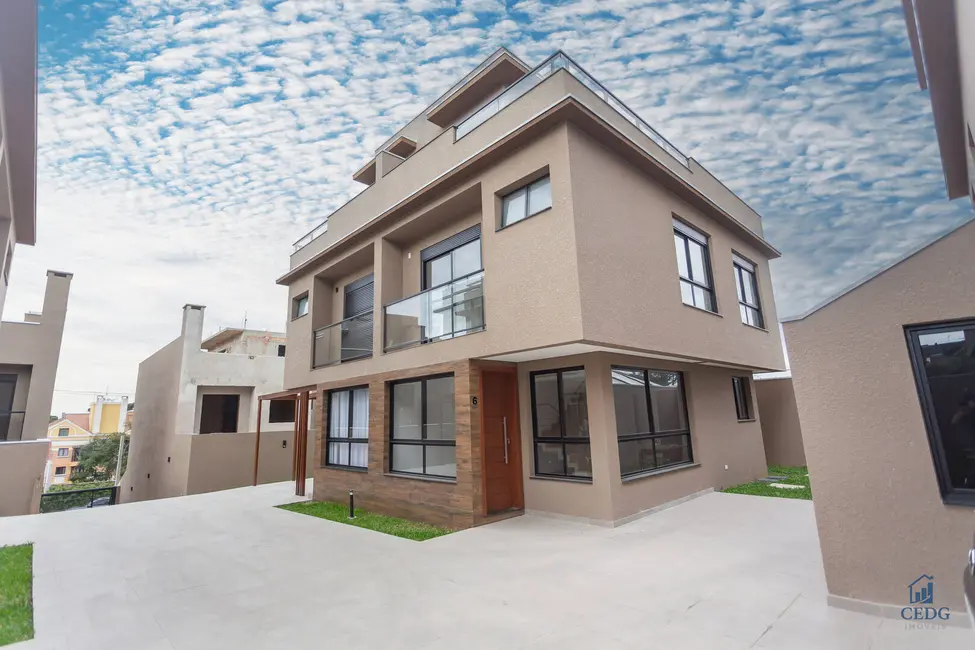 Foto 1 de Casa com 4 quartos à venda, 268m2 em Tingui, Curitiba - PR