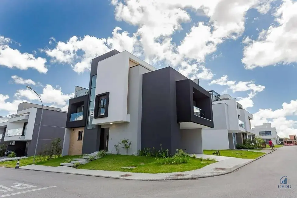Casa com 3 quartos à venda, 244m2 em Boa Vista, Curitiba - PR - imagem 2 Foto 2 de Casa com 3 quartos à venda, 244m2 em Boa Vista, Curitiba - PR