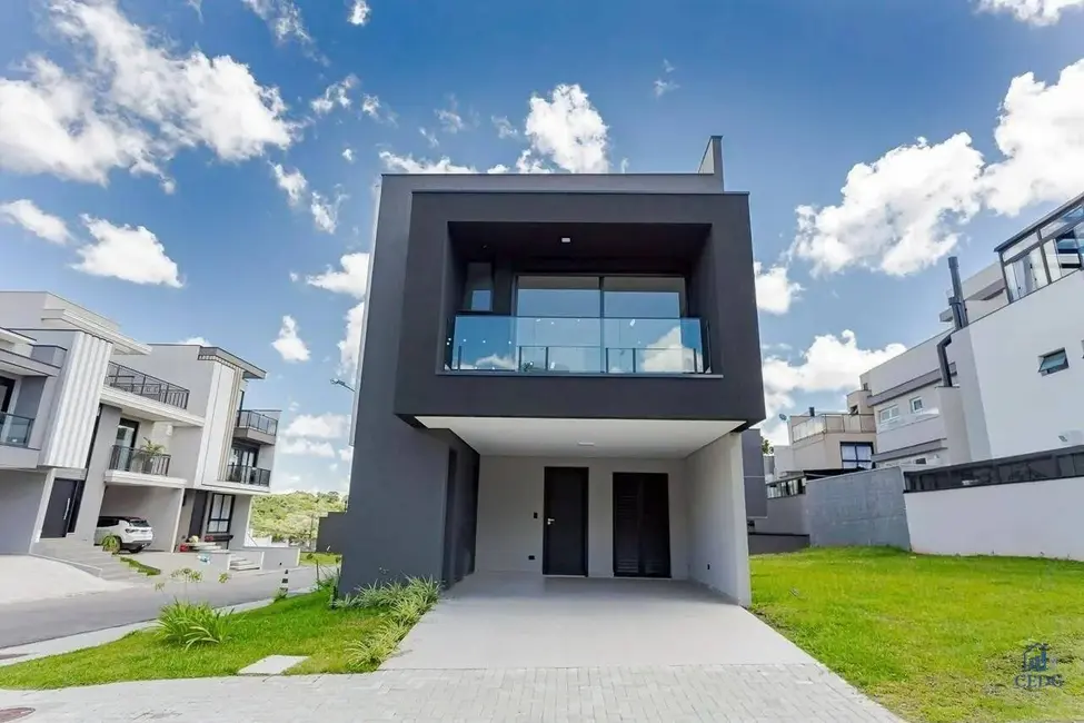 Casa com 3 quartos à venda, 244m2 em Boa Vista, Curitiba - PR - imagem 1 Foto 1 de Casa com 3 quartos à venda, 244m2 em Boa Vista, Curitiba - PR