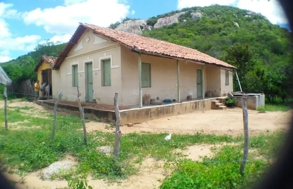 Foto 1 de Terreno / Lote à venda, 84m2 em Caruaru - PE
