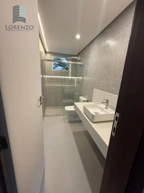 Apartamento com 3 quartos para alugar, 127m2 em Vitória, Salvador - BA - imagem 8 Foto 8 de Apartamento com 3 quartos para alugar, 127m2 em Vitória, Salvador - BA