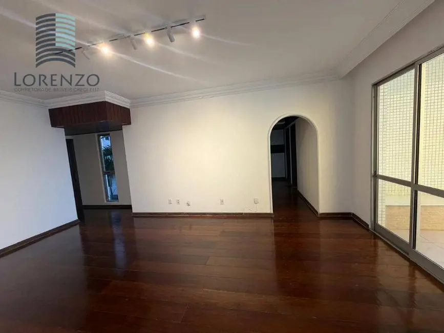 Apartamento com 3 quartos para alugar, 127m2 em Vitória, Salvador - BA - imagem 1 Foto 1 de Apartamento com 3 quartos para alugar, 127m2 em Vitória, Salvador - BA