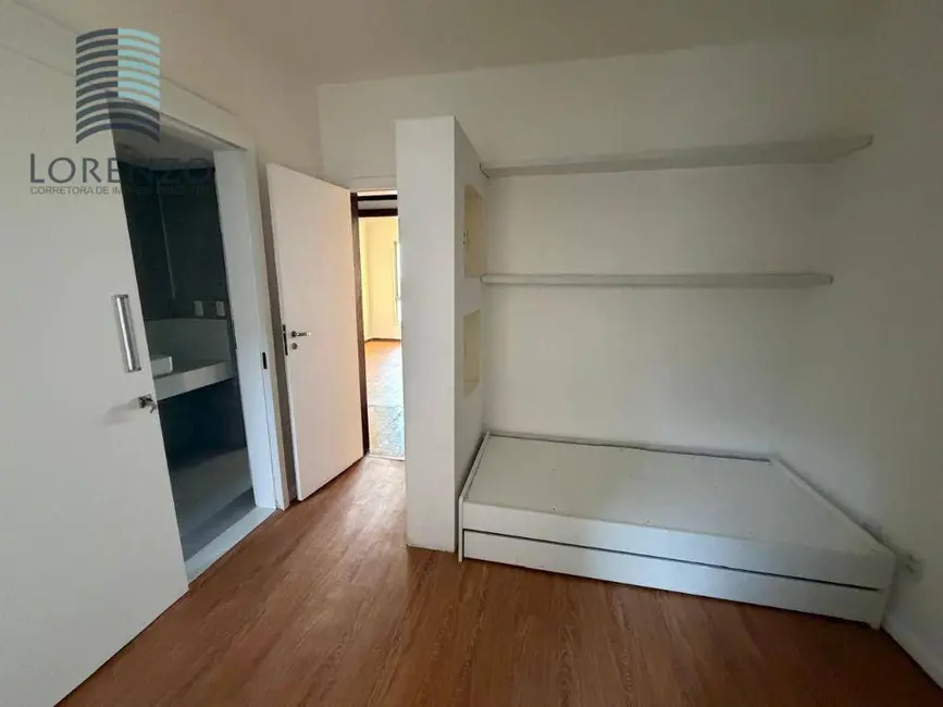 Apartamento com 3 quartos para alugar, 127m2 em Vitória, Salvador - BA - imagem 6 Foto 6 de Apartamento com 3 quartos para alugar, 127m2 em Vitória, Salvador - BA