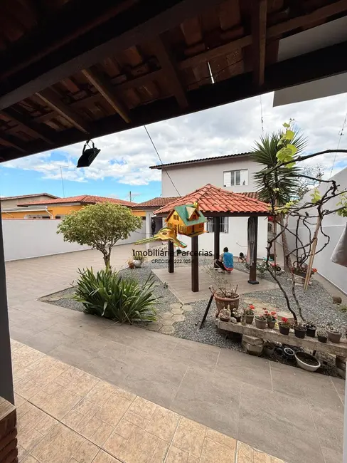 Foto 2 de Sobrado com 4 quartos à venda, 200m2 em Lavrinhas - SP