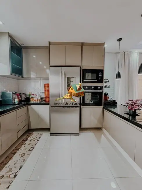 Sobrado com 3 quartos à venda, 180m2 em Portais (Polvilho), Cajamar - SP - imagem 7 Foto 7 de Sobrado com 3 quartos à venda, 180m2 em Portais (Polvilho), Cajamar - SP