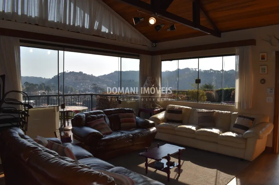 Foto 9 de Casa com 3 quartos à venda, 244m2 em Campos Do Jordao - SP