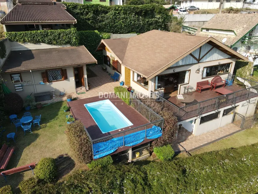 Foto 1 de Casa com 3 quartos à venda, 244m2 em Campos Do Jordao - SP