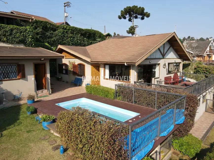 Foto 2 de Casa com 3 quartos à venda, 244m2 em Campos Do Jordao - SP