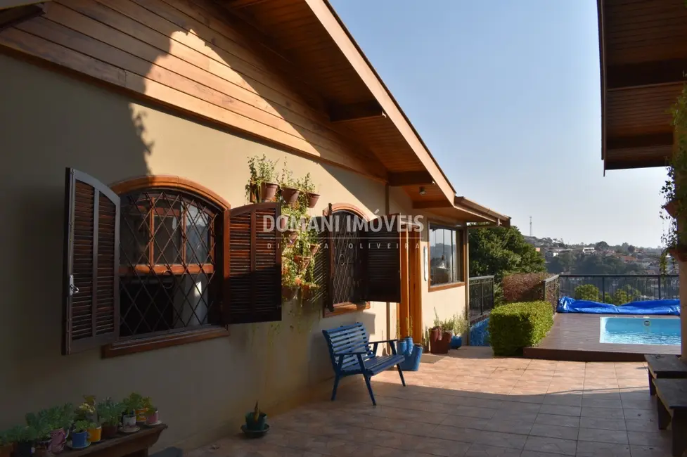 Foto 5 de Casa com 3 quartos à venda, 244m2 em Campos Do Jordao - SP