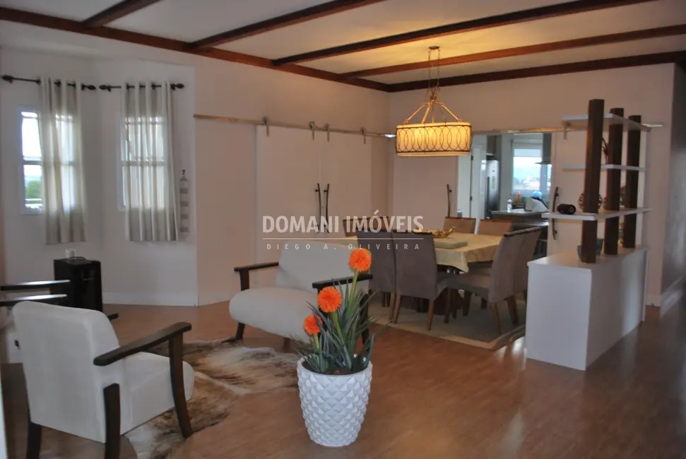 Foto 5 de Casa com 6 quartos à venda, 263m2 em Campos Do Jordao - SP