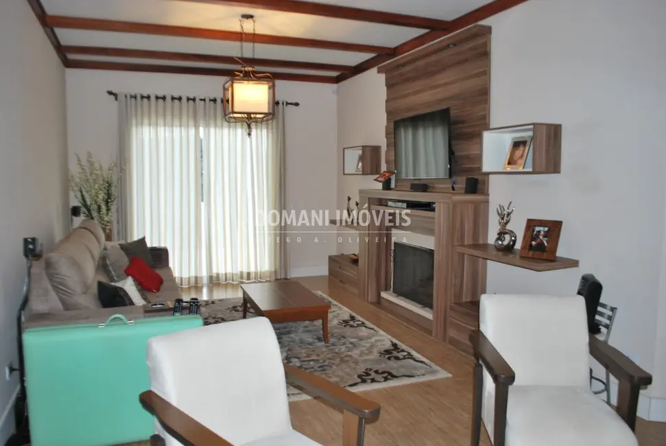 Foto 8 de Casa com 6 quartos à venda, 263m2 em Campos Do Jordao - SP