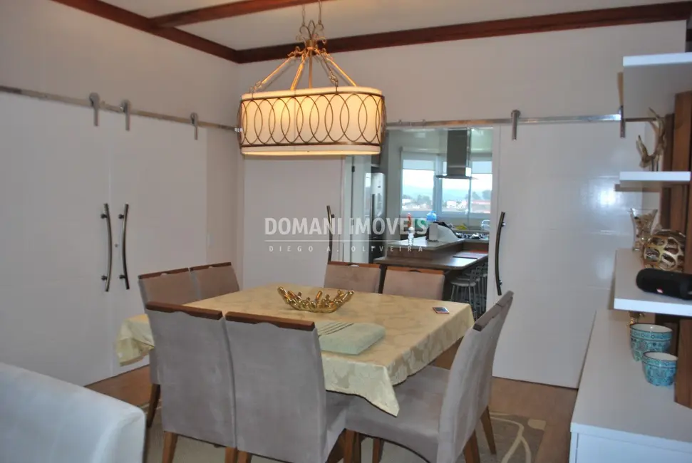 Foto 9 de Casa com 6 quartos à venda, 263m2 em Campos Do Jordao - SP