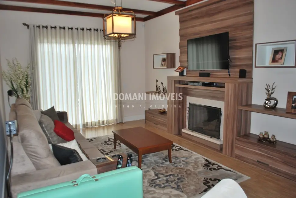 Foto 6 de Casa com 6 quartos à venda, 263m2 em Campos Do Jordao - SP