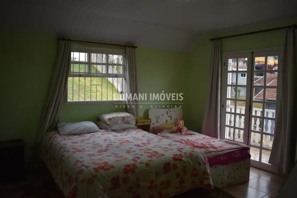 Foto 4 de Casa com 3 quartos à venda, 166m2 em Campos Do Jordao - SP