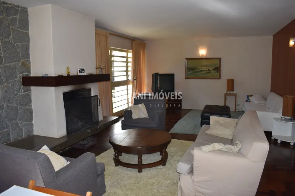 Foto 7 de Casa com 5 quartos à venda, 447m2 em Campos Do Jordao - SP