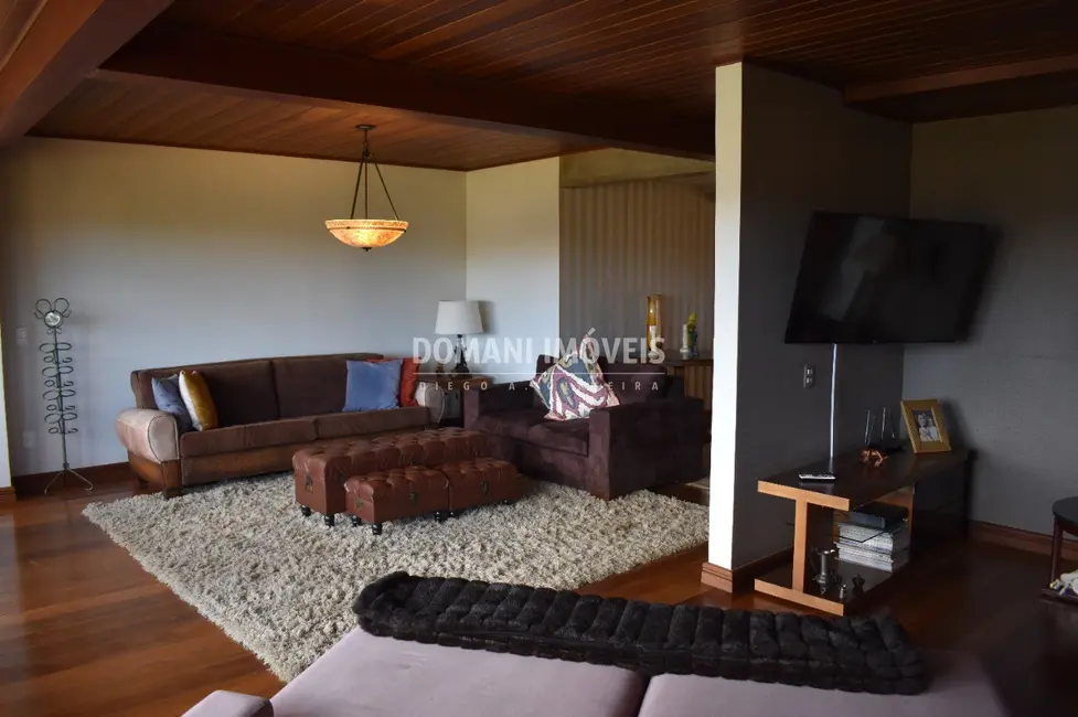 Foto 8 de Casa com 4 quartos à venda, 296m2 em Campos Do Jordao - SP