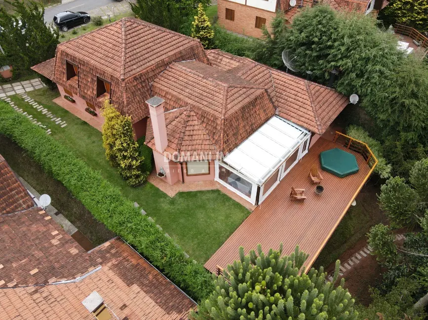 Foto 2 de Casa de Condomínio com 5 quartos à venda, 177m2 em Campos Do Jordao - SP