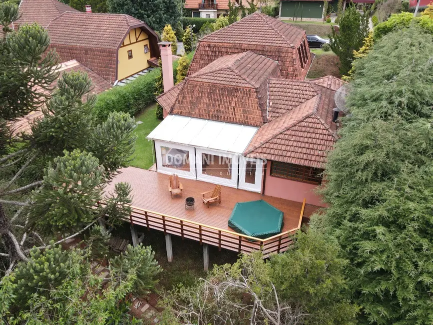 Foto 3 de Casa de Condomínio com 5 quartos à venda, 177m2 em Campos Do Jordao - SP