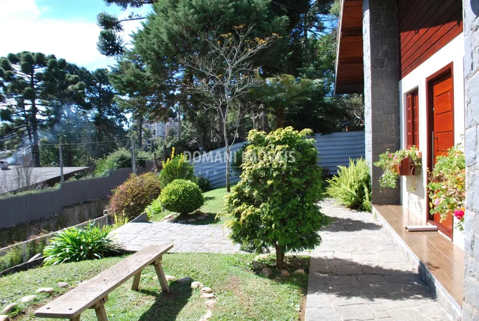 Foto 7 de Casa com 3 quartos à venda, 242m2 em Campos Do Jordao - SP