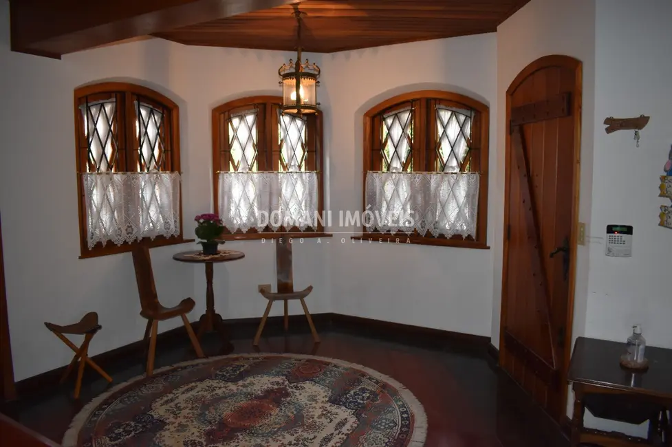 Casa com 4 quartos à venda, 392m2 em Campos Do Jordao - SP - imagem 8 Foto 8 de Casa com 4 quartos à venda, 392m2 em Campos Do Jordao - SP