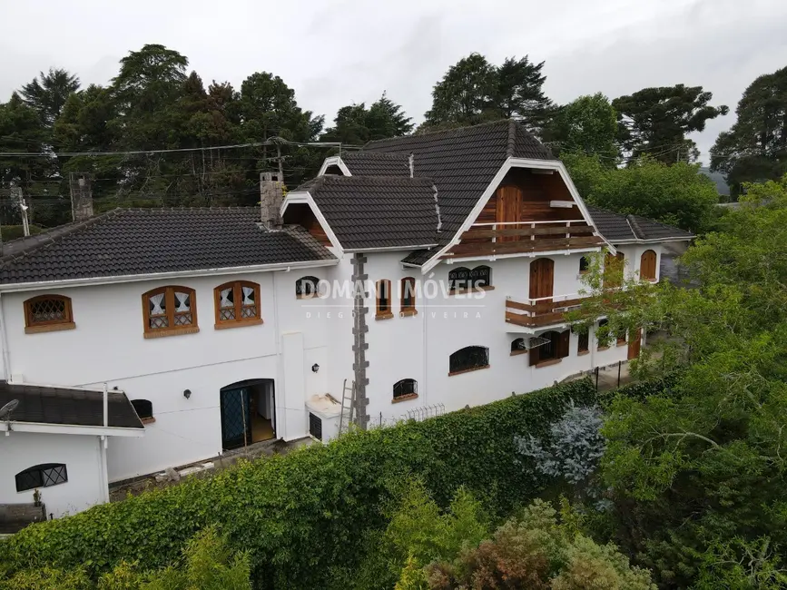 Casa com 4 quartos à venda, 392m2 em Campos Do Jordao - SP - imagem 3 Foto 3 de Casa com 4 quartos à venda, 392m2 em Campos Do Jordao - SP