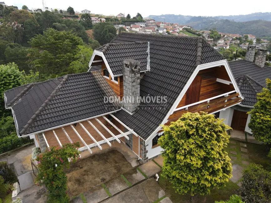 Casa com 4 quartos à venda, 392m2 em Campos Do Jordao - SP - imagem 2 Foto 2 de Casa com 4 quartos à venda, 392m2 em Campos Do Jordao - SP