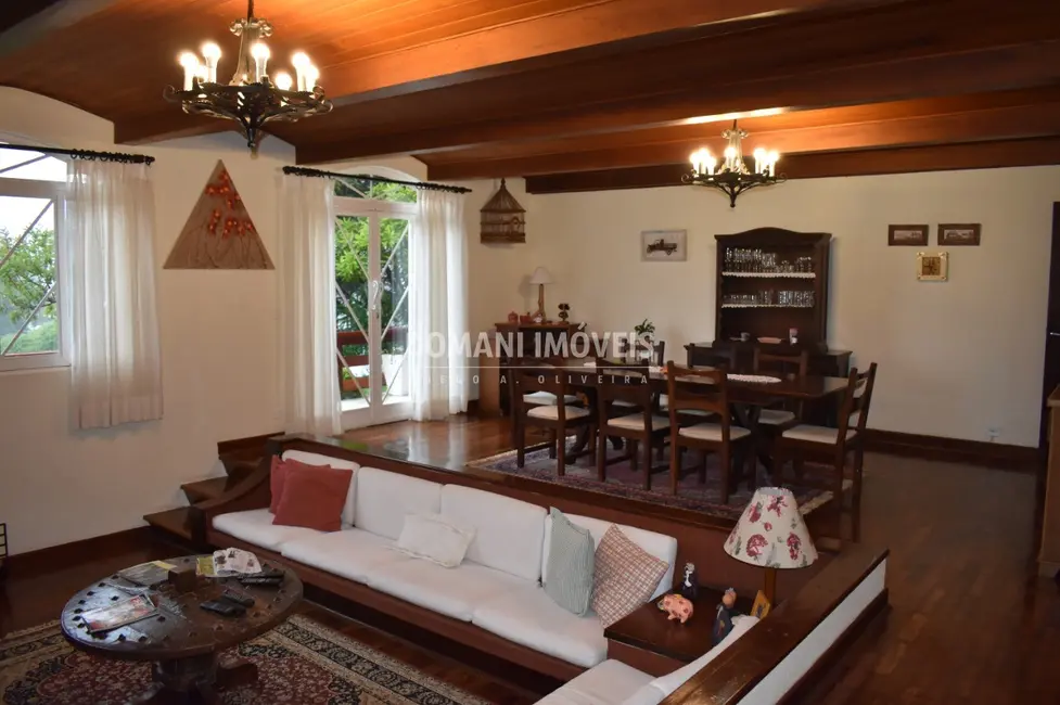 Casa com 4 quartos à venda, 197m2 em Campos Do Jordao - SP - imagem 6 Foto 6 de Casa com 4 quartos à venda, 197m2 em Campos Do Jordao - SP