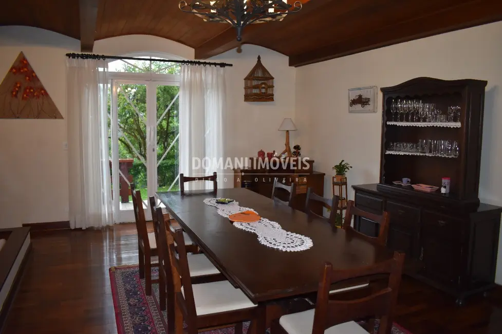 Casa com 4 quartos à venda, 197m2 em Campos Do Jordao - SP - imagem 8 Foto 8 de Casa com 4 quartos à venda, 197m2 em Campos Do Jordao - SP