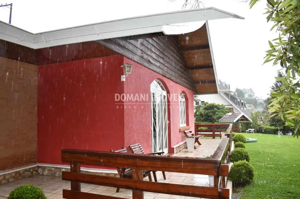 Casa com 4 quartos à venda, 197m2 em Campos Do Jordao - SP - imagem 3 Foto 3 de Casa com 4 quartos à venda, 197m2 em Campos Do Jordao - SP