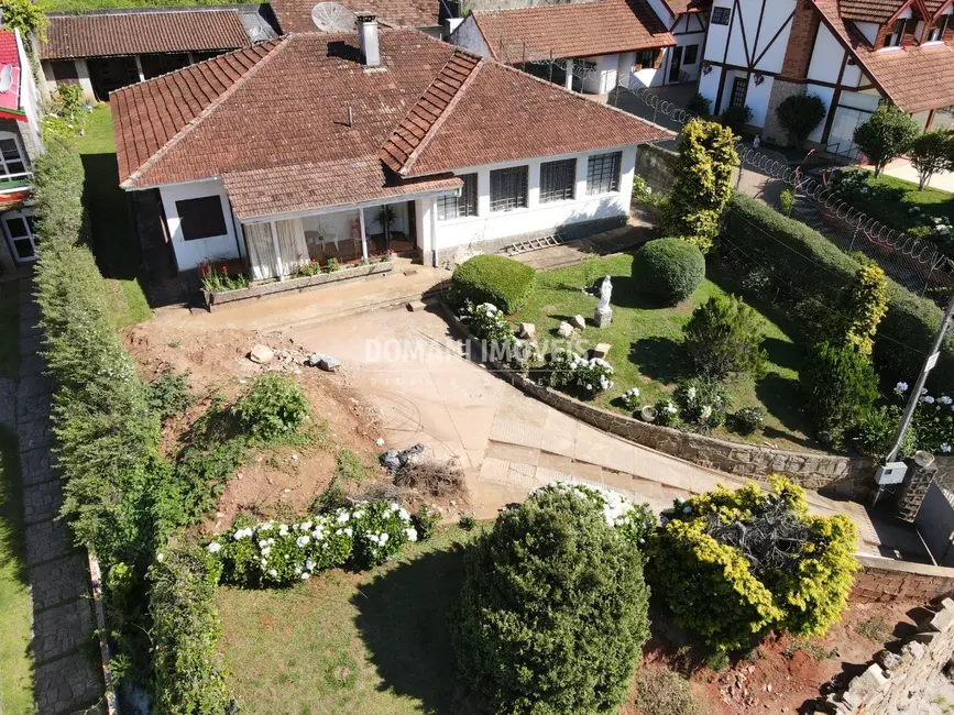 Foto 3 de Casa com 5 quartos à venda, 316m2 em Campos Do Jordao - SP