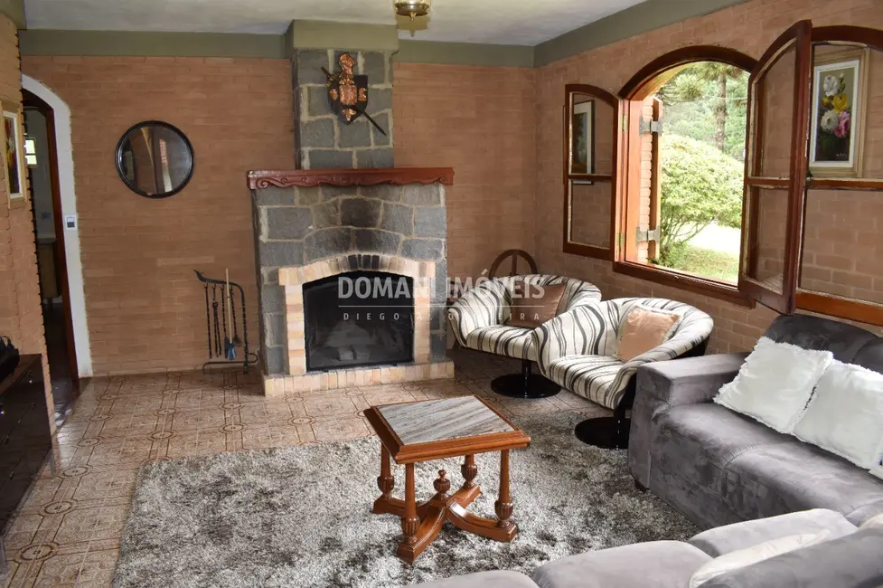 Foto 9 de Casa com 3 quartos à venda, 218m2 em Campos Do Jordao - SP