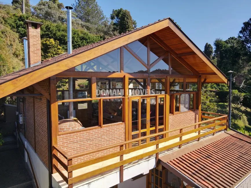 Foto 9 de Casa com 3 quartos à venda, 242m2 em Campos Do Jordao - SP