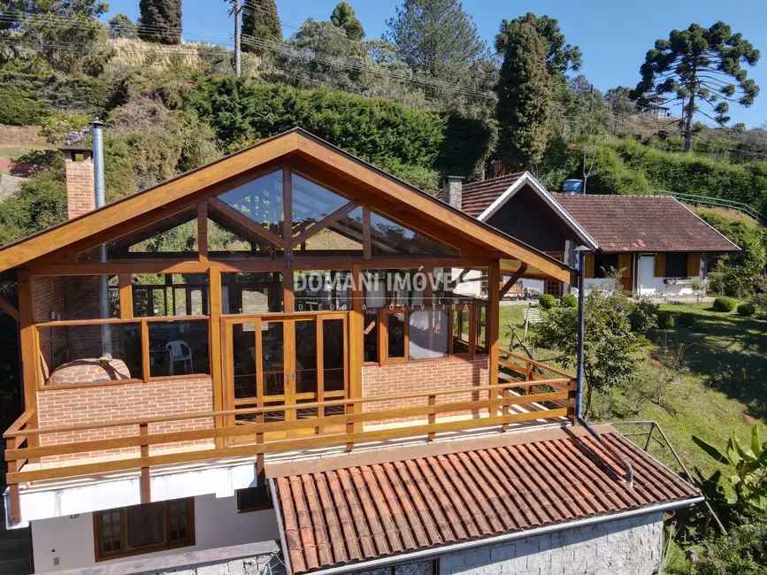 Foto 2 de Casa com 3 quartos à venda, 242m2 em Campos Do Jordao - SP