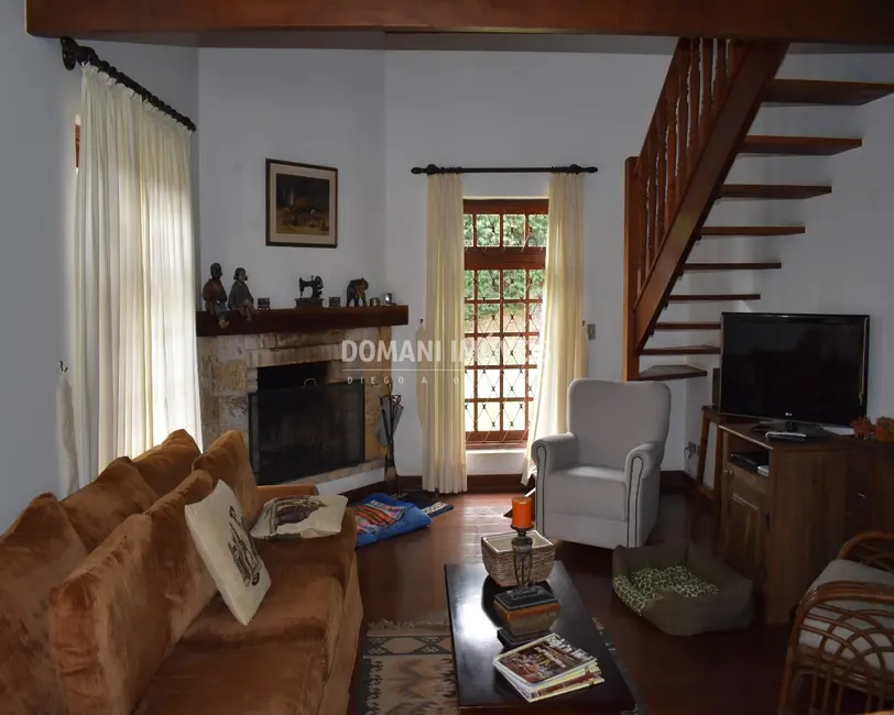 Foto 9 de Casa com 4 quartos à venda, 118m2 em Campos Do Jordao - SP