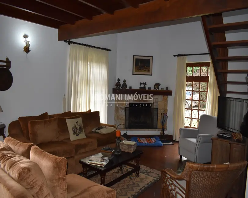 Foto 8 de Casa com 4 quartos à venda, 118m2 em Campos Do Jordao - SP