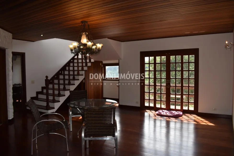 Foto 4 de Casa com 3 quartos à venda, 304m2 em Campos Do Jordao - SP