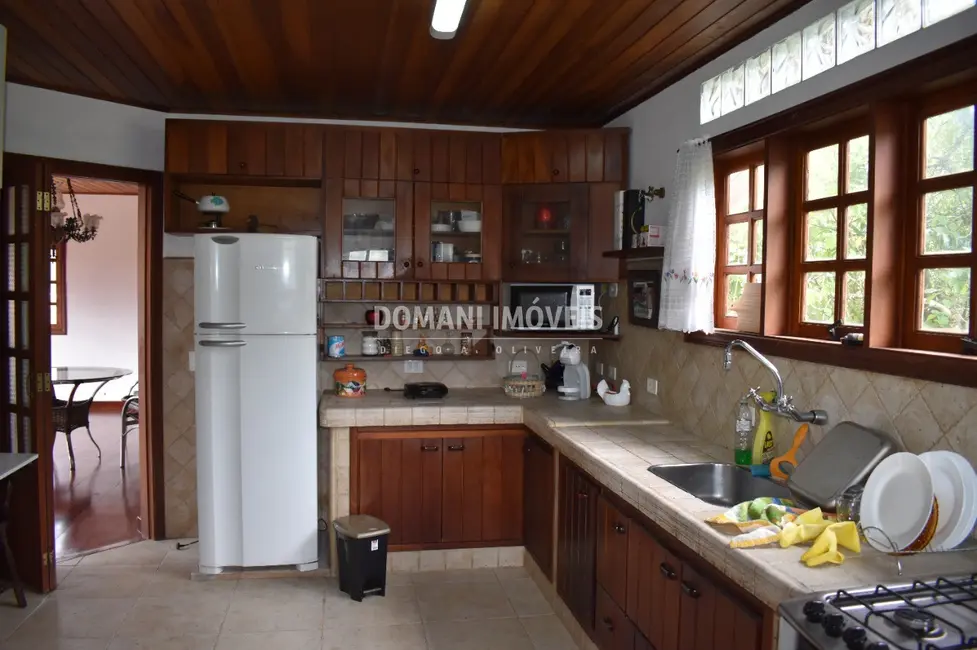 Foto 9 de Casa com 3 quartos à venda, 304m2 em Campos Do Jordao - SP