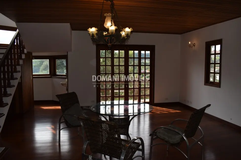 Foto 5 de Casa com 3 quartos à venda, 304m2 em Campos Do Jordao - SP