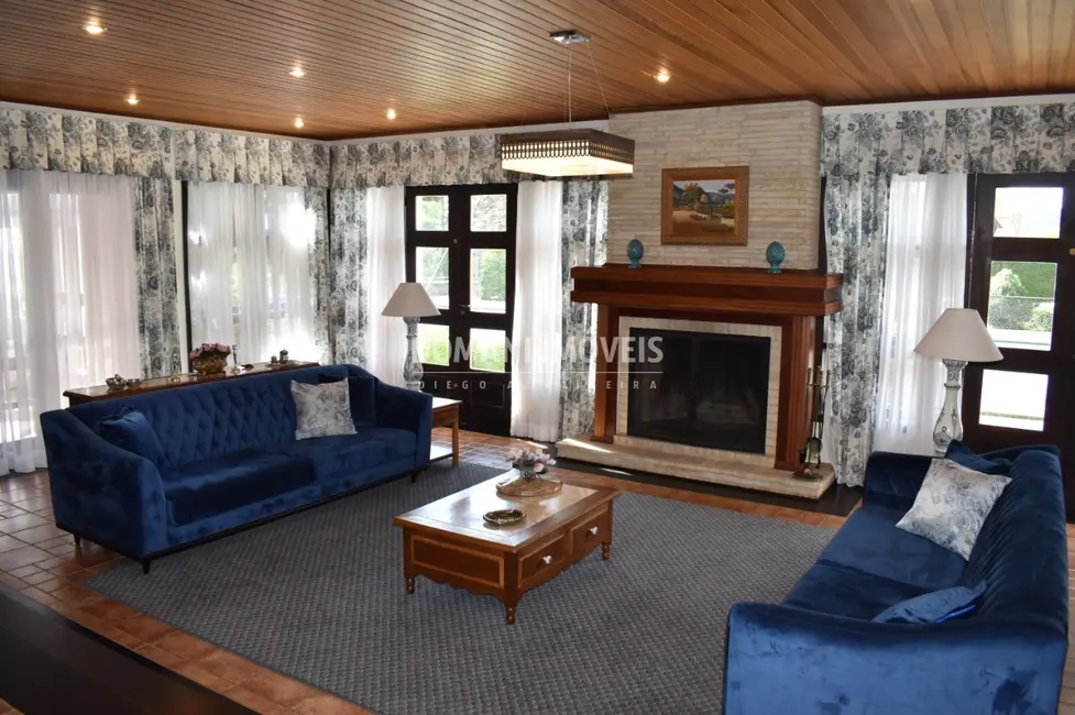 Casa com 4 quartos à venda, 995m2 em Campos Do Jordao - SP - imagem 6 Foto 6 de Casa com 4 quartos à venda, 995m2 em Campos Do Jordao - SP