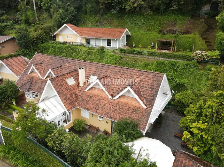 Foto 3 de Casa com 6 quartos à venda, 682m2 em Campos Do Jordao - SP