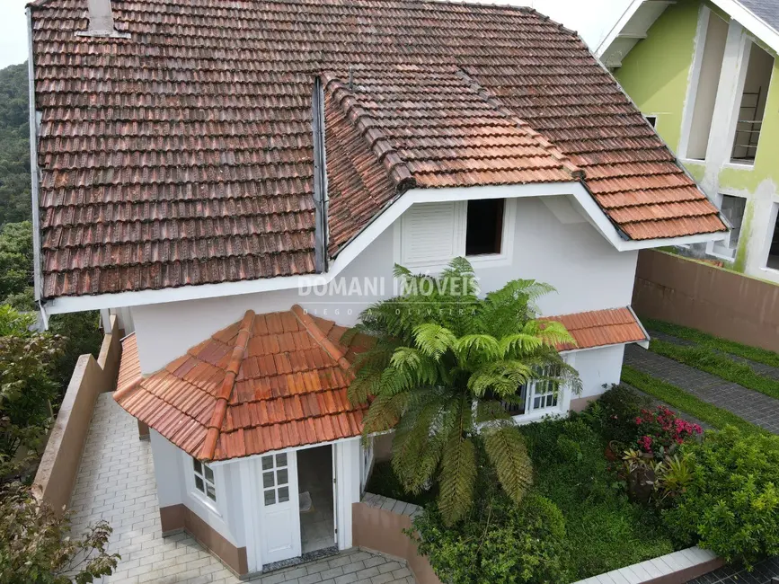 Foto 3 de Casa de Condomínio com 4 quartos à venda, 205m2 em Campos Do Jordao - SP
