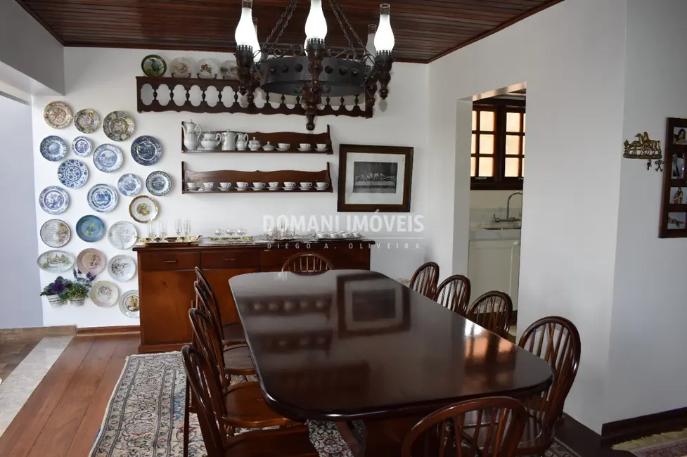 Foto 9 de Casa com 3 quartos à venda, 380m2 em Campos Do Jordao - SP