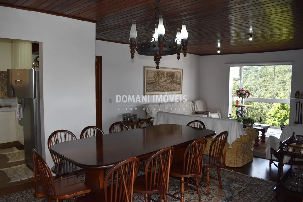 Foto 8 de Casa com 3 quartos à venda, 380m2 em Campos Do Jordao - SP