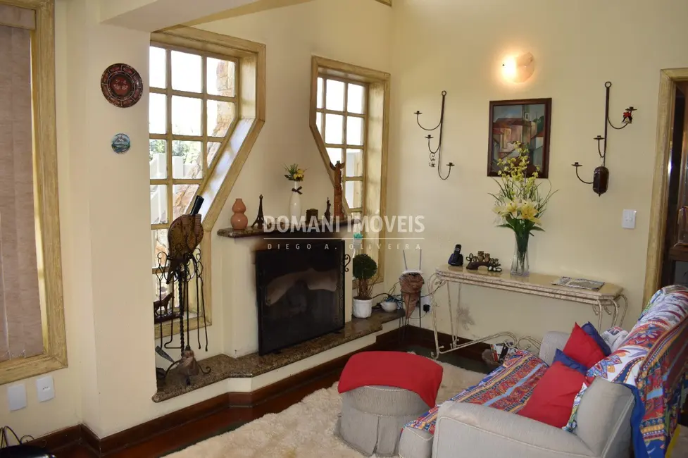 Foto 8 de Casa de Condomínio com 4 quartos à venda, 226m2 em Campos Do Jordao - SP