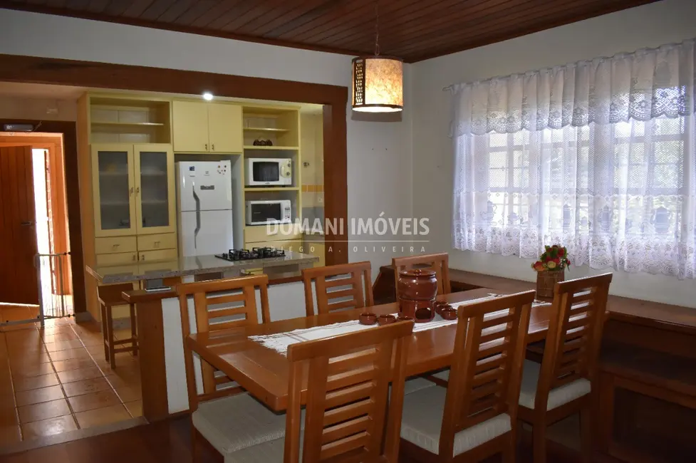 Foto 9 de Casa com 3 quartos à venda, 250m2 em Campos Do Jordao - SP