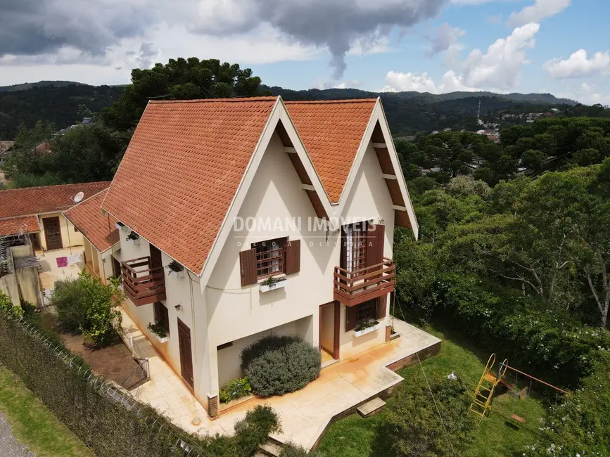 Foto 1 de Casa com 3 quartos à venda, 250m2 em Campos Do Jordao - SP