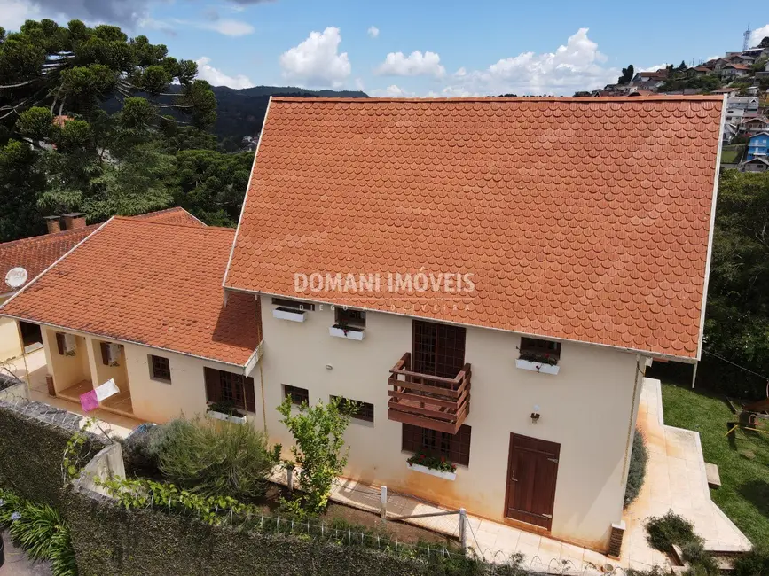 Foto 3 de Casa com 3 quartos à venda, 250m2 em Campos Do Jordao - SP