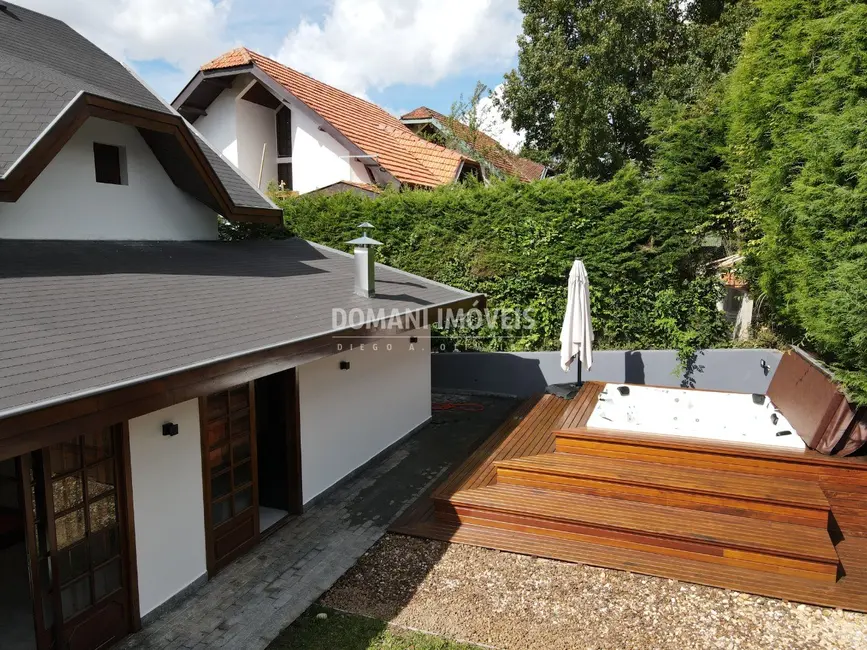 Foto 3 de Casa de Condomínio com 3 quartos à venda, 250m2 em Campos Do Jordao - SP