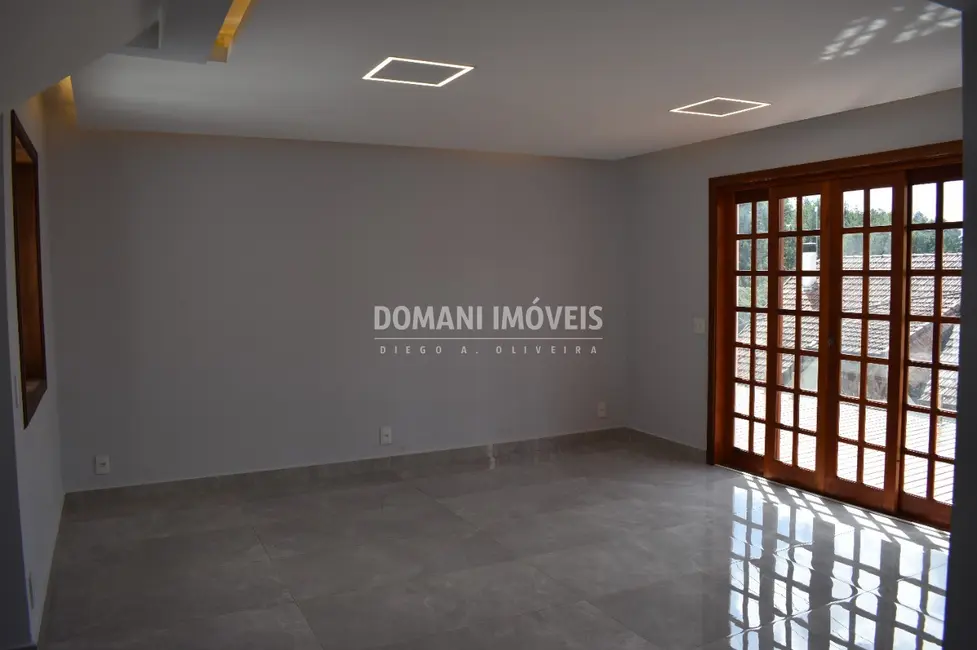 Foto 8 de Casa de Condomínio com 3 quartos à venda, 250m2 em Campos Do Jordao - SP