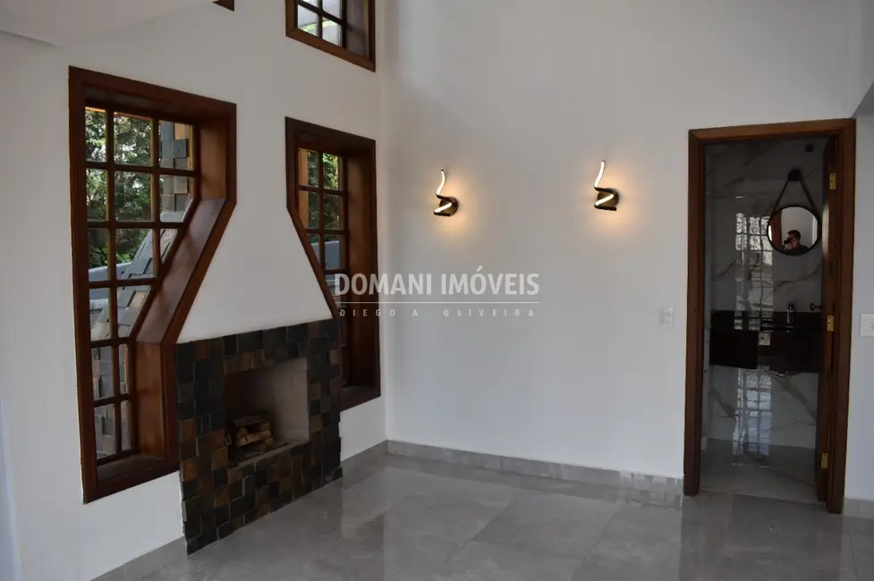 Foto 9 de Casa de Condomínio com 3 quartos à venda, 250m2 em Campos Do Jordao - SP